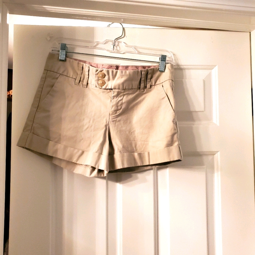 Old Navy Classic low rise stretch khaki shorts